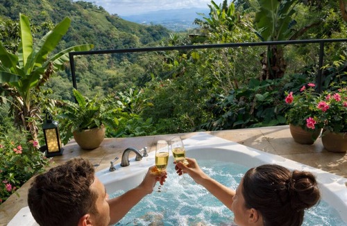 Paramo House | Luxury DOME with private Hot Tube - Nature Views - Pet-Friendly
