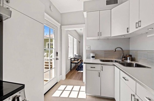 Oak Park House | Luxury downtown executive suite in wonderful Santa Barbara