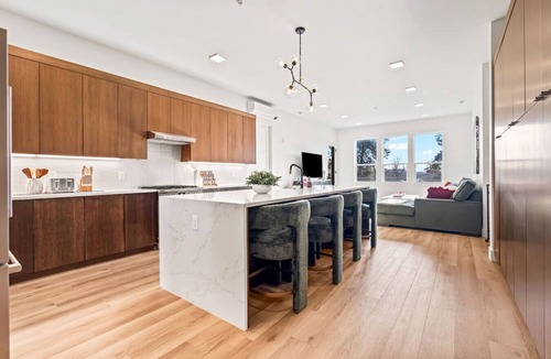Eagle Apartment | Luxury Downtown Eagle Condo King Suite Parking Walk to Dining and River