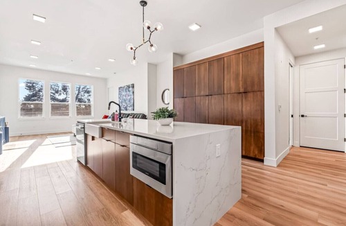 Eagle Apartment | Luxury Downtown Eagle Condo King Suite Parking Walk to Dining and River