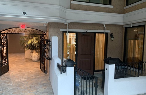 North Central Edmonton Condo | Luxury Downtown full condo - Free Indoor Parking
