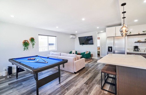 Golden Hill House | Luxury Downtown Oasis with Spa