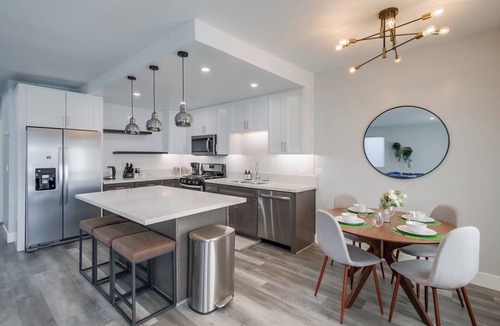 Golden Hill House | Luxury Downtown Oasis with Spa