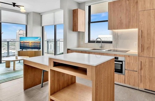 Downtown Miami Apartment | Luxury Downtown One-Bedroom with Rooftop Pool