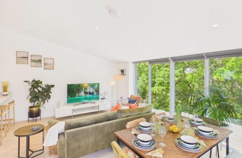 Maenporth House | Luxury Eco Home near Beach, Golf & Coastal Walks