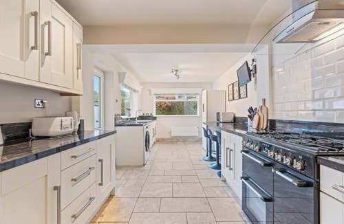 Cosford House | Luxury Equipped 3 Bedroom House, Shropshire NR Telford, Cosford & Wolves
