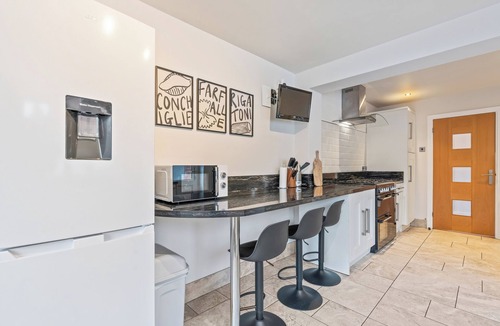 Cosford House | Luxury Equipped 3 Bedroom House, Shropshire NR Telford, Cosford & Wolves