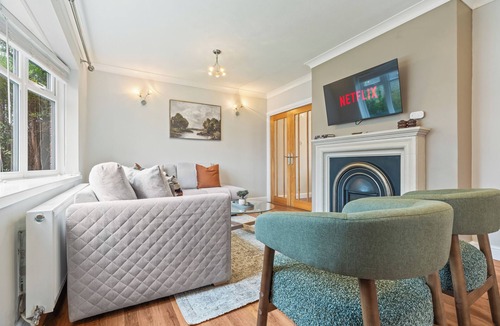 Cosford House | Luxury Equipped 3 Bedroom House, Shropshire NR Telford, Cosford & Wolves