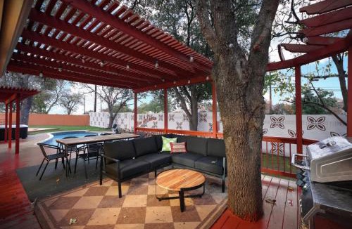 North San Antonio - SAT House | Luxury Escape Pool Sportscourt Games & Theater