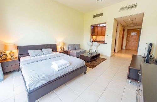 Discovery Gardens Apartment | Luxury Escapes - Stylish Studio in DG near to Mall & Metro - KSLV