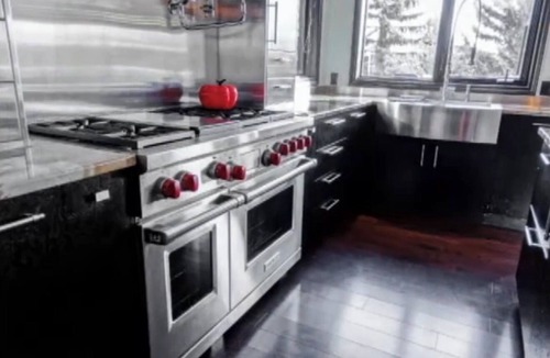 Haysboro House | Luxury Executive Home 6000 sq ft 5 bedrm central location with AC and fitness rm