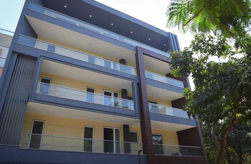 South City I Apartment | Luxury executive suite in Gurugram, featuring air conditioning and Wi-Fi.