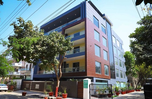 South City I Apartment | Luxury executive suite in Gurugram, featuring air conditioning and Wi-Fi.