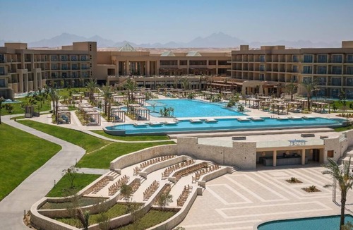 Hurghada Resort | Luxury Family Retreat: 250m Private Beach, Multiple Pools and Spa Massages