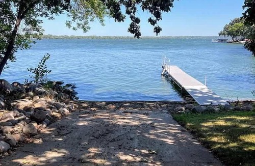 Big Stone City House | Luxury Family 5BR Lakefront private boat launch