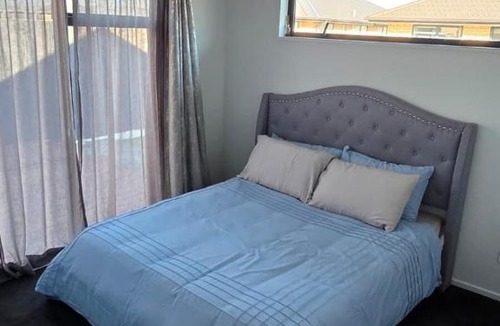Halswell House | Luxury Family Friendly 4 Bed in Wigram