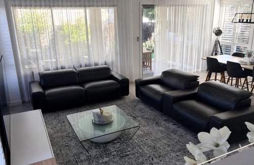 Cobbitty House | Luxury Family Retreat with Games Room and Outdoor Cinema