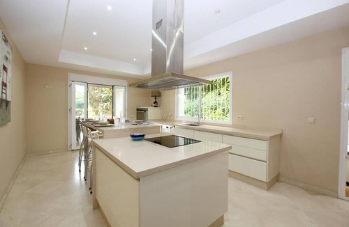 El Paraiso Villa | Luxury family villa with large gardens, Close to beach, town centre, bars and restaurants