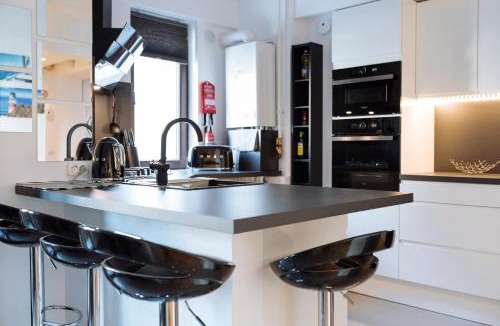 Sector 4 Apartment | Luxury Flat 8 near Metro