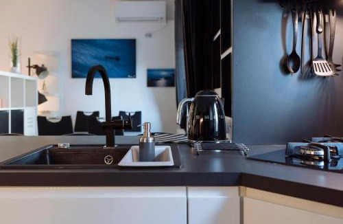 Sector 4 Apartment | Luxury Flat 8 near Metro