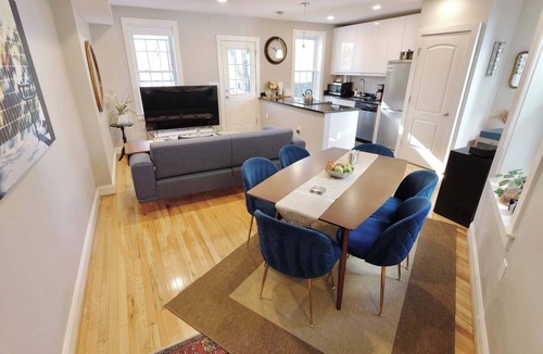 Stanton Park Apartment | Luxury Flat | Near Capitol + Metro | Sleeps 6