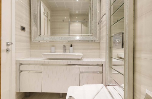 Mahmutlar Apartment | Luxury Flat with Shared Pool near Beach in Alanya
