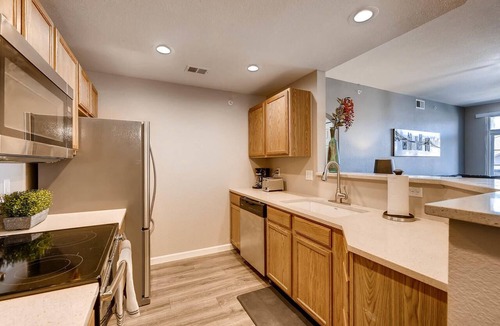 Englewood Condo | LUXURY FURNISHED CONDO, WHOLE FOODS, COSTCO, HOSPITALS, & CENTENNIAL AIRPORT