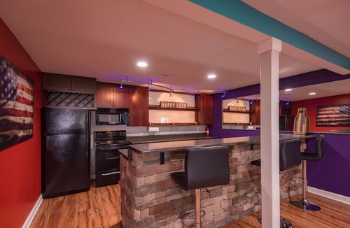 Waukee House | LUXURY GETAWAY! ARCADE, POOL TBL, PING PONG, HOT TUB, DECK! ACCESS TO POOLS!