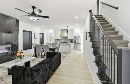 McArdle House | Luxury Golf Course Retreat-Across from Eagle Run