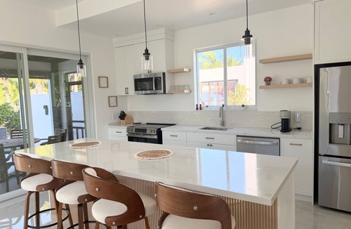 The Bight Villa | Luxury Grace Bay Villa 2/private pool/steps to reef&beach for 6