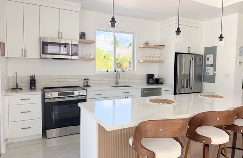 The Bight Villa | Luxury Grace Bay Villa 3, 100 steps to Beach&reef, private pool for 6