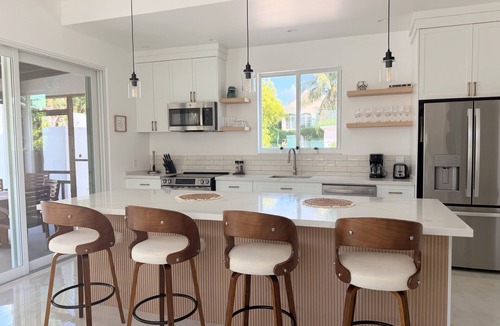 The Bight Villa | Luxury Grace Bay Villa 3, 100 steps to Beach&reef, private pool for 6