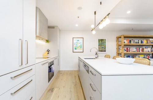 Griffith Apartment | Luxury Griffith Retreat steps from Iconic Manuka - Hosted by Canstay
