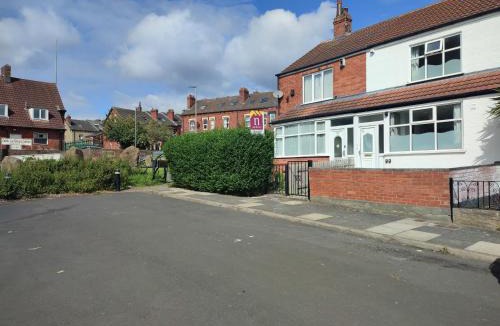 Chapeltown Apartment | Luxury ground floor modern flat close to city with free parking