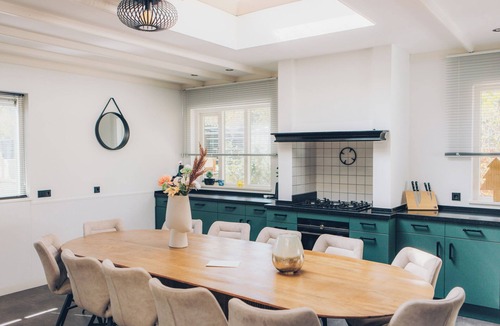 Lieren House | Luxury group accommodation with stylish interior, modern comforts, five bedrooms, spacious kitchen and garden, ideal for a relaxing stay.