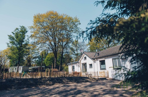 Lieren House | Luxury group accommodation with stylish interior, modern comforts, five bedrooms, spacious kitchen and garden, ideal for a relaxing stay.
