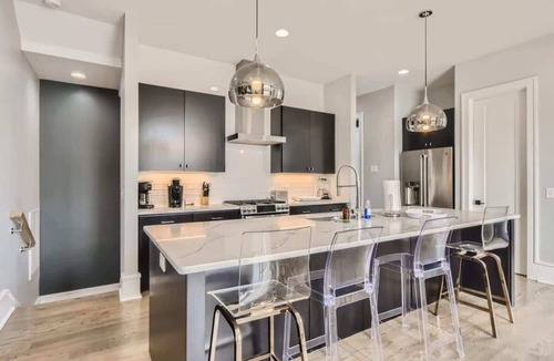 Edgehill Condo | Luxury Gulch Condo Rooftop & City Views Walkable