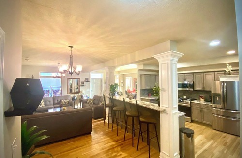 Livingston Park House | "Luxury Haven for Large Gatherings: 4BD/4BA”