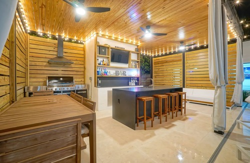 Buena Vista House | Luxury Heated Pool + BBQ + 15 Min To Beach