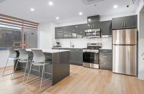 Downtown Edmonton Apartment | Luxury High Rise | King Bed + City View