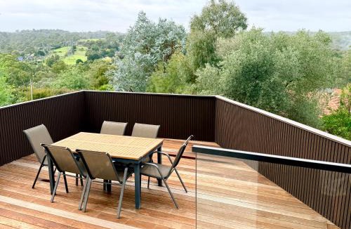 Eltham North Apartment | Luxury Hillside Escape with Scenic Views & Cozy Stay