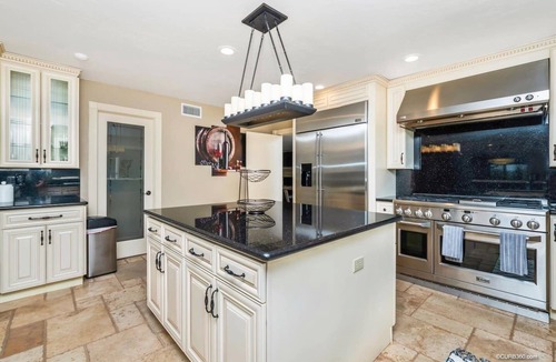 Felicita House | Luxury Hilltop Estate:Game Room/VolleyBall/Pool/Hot Tub!