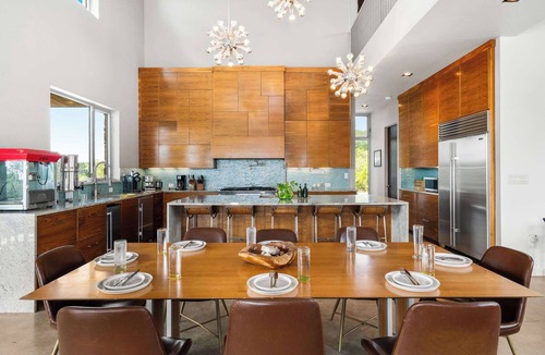 Dripping Springs Cottage | Luxury Hilltop Villa With Hot Tub & Scenic Views