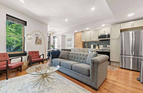 Shaw Apartment | Luxury, Historic 4BD Rowhouse in the Heart of DC!