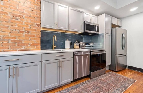 Shaw Apartment | Luxury, Historic 4BD Rowhouse in the Heart of DC!