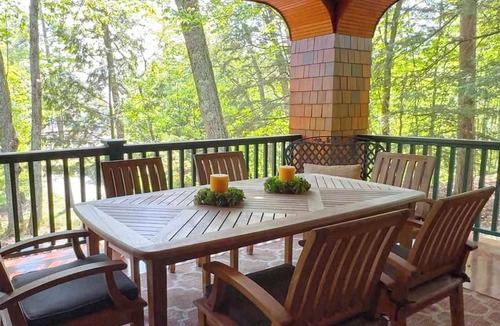 Harbor Springs House | Luxury Home 1 Minute from Private Beach in Beautiful Harbor Springs