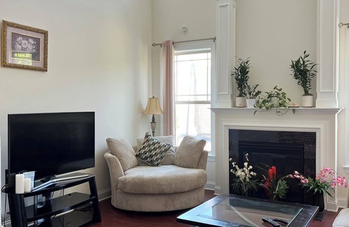 High Point House | 🍀 Luxury Home 3 BDR & 2.5 Bth, 1 King & 2 Queen, Furniture market, HPU, Stadium