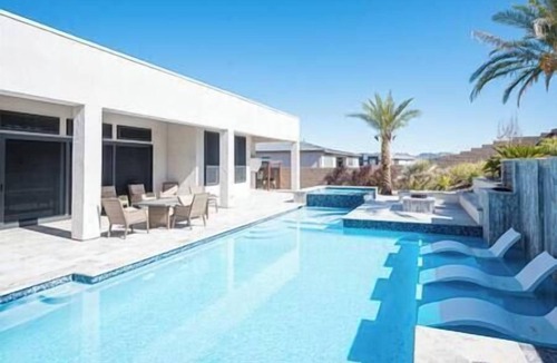Paradise Hills House | Luxury home close to everything
