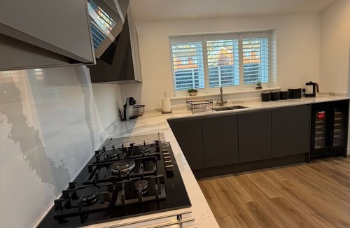 Redditch House | Luxury Home|Coffee Machine| En-suite|