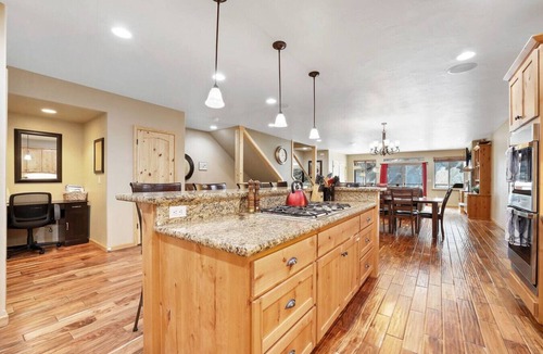 Tahoe Village Villa | Luxury Home | Heavenly-Chef`s Kitchen | Sleeps 8
